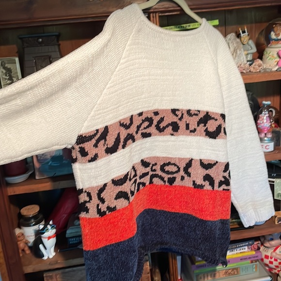 Davi & Dani White & Leopard Print Colorful Sweater - Picture 3 of 5